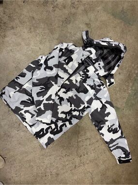 MEN’S WATERPROOF SNOW JACKET WITH DETACHABLE HOOD Grey CAMO